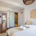 Luxury Sea View Apartament Віавіа